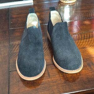 Clarks woman's  Black Suede Boots